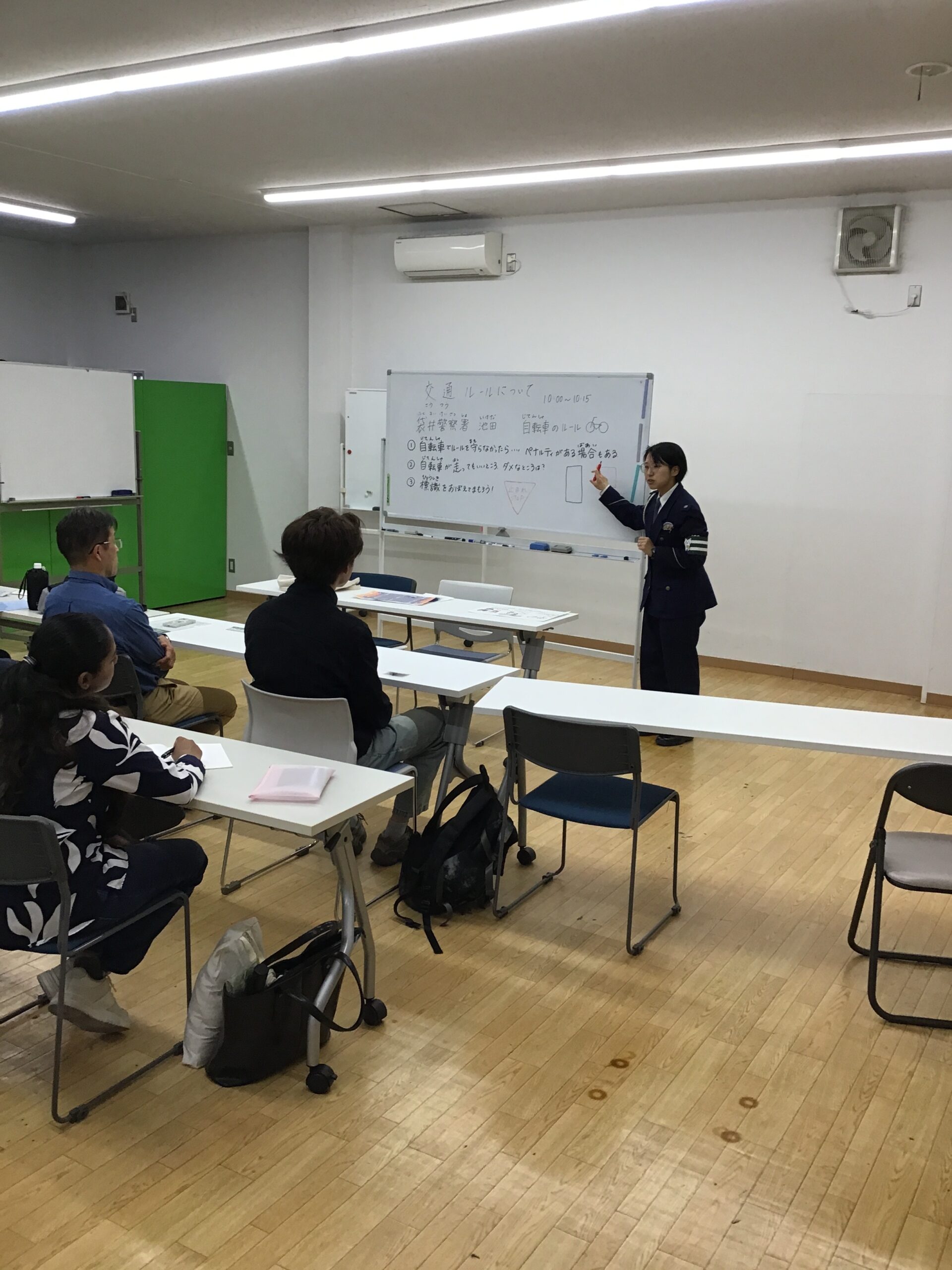 交通ルールを学ぶ講座の様子