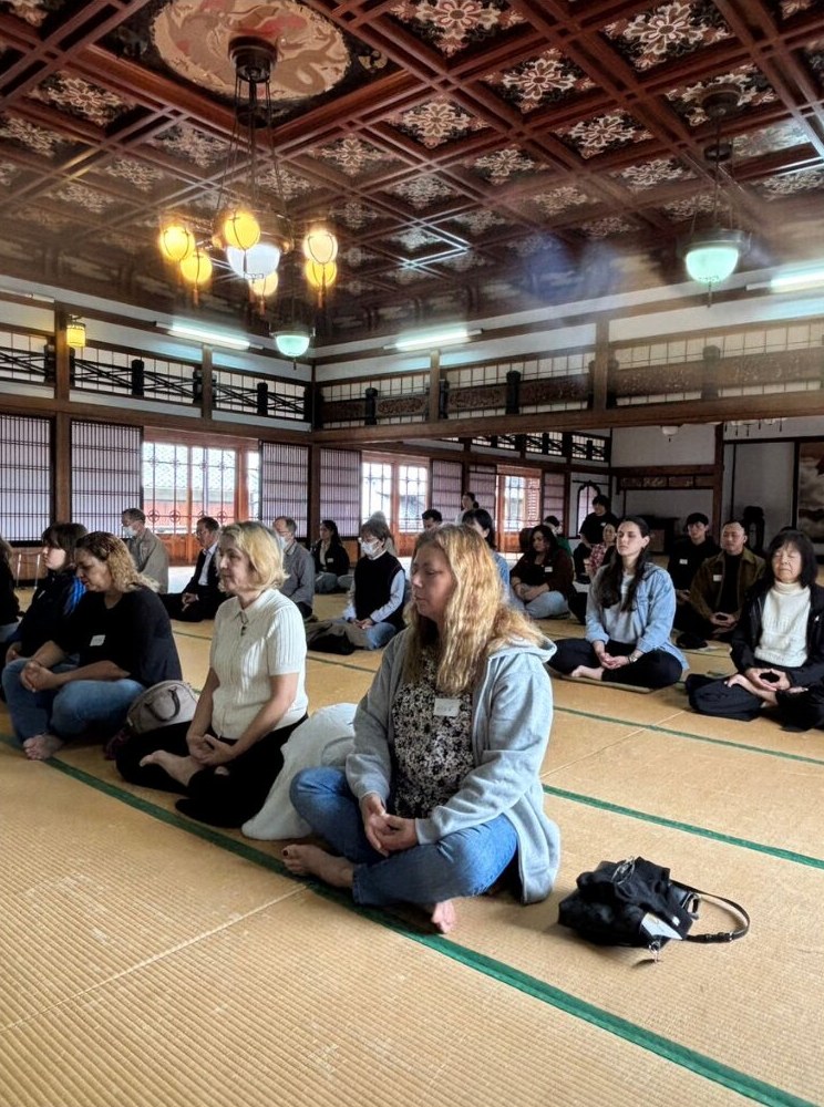People enjoying an exchange in a tatami room